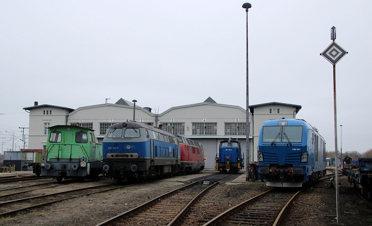 EGP Betriebswerk: ex DP 3 V22 312 004-5, ex 215 030-8 nun 225 030-6, 221 145-6, 363 187-6 und 248 041. Wittenberge 08.04.2023   D.P/M.S