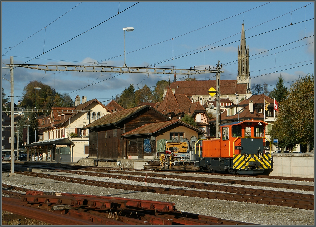 Ein Blick auf den Bahnhof von Ch�tel St-Denis und den TPF Tm 2/2 N� 17.
30. Okt. 2013