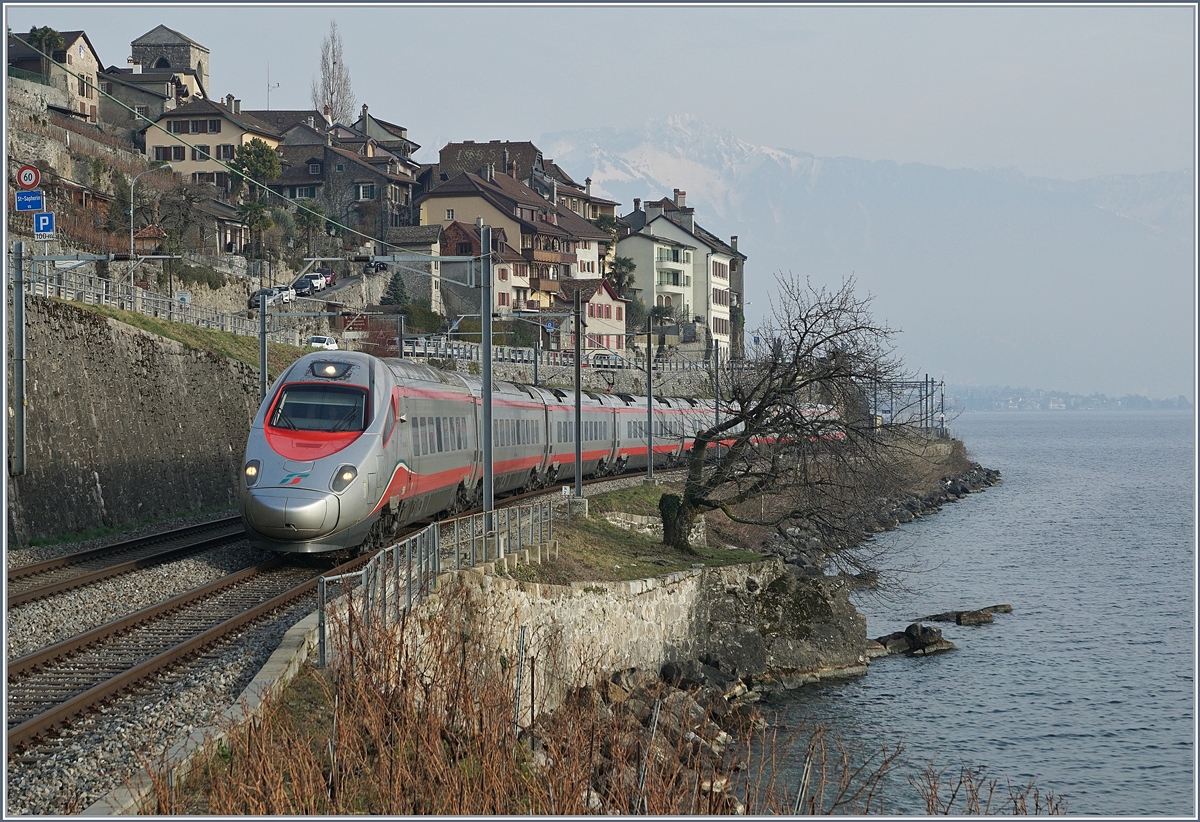 Ein FS Trenitalia ETR 610, unterwegs als EC 34 von Milano nach Genève bei St-Saphorin.
06.02.2018