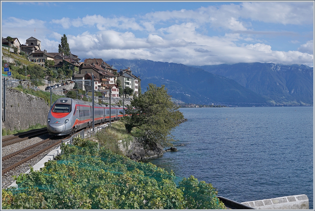 Ein FS Trenitalia ETR 610 auf dem Weg von Milano nach Genève bei St-Saphorin. 

30. Sept. 2019