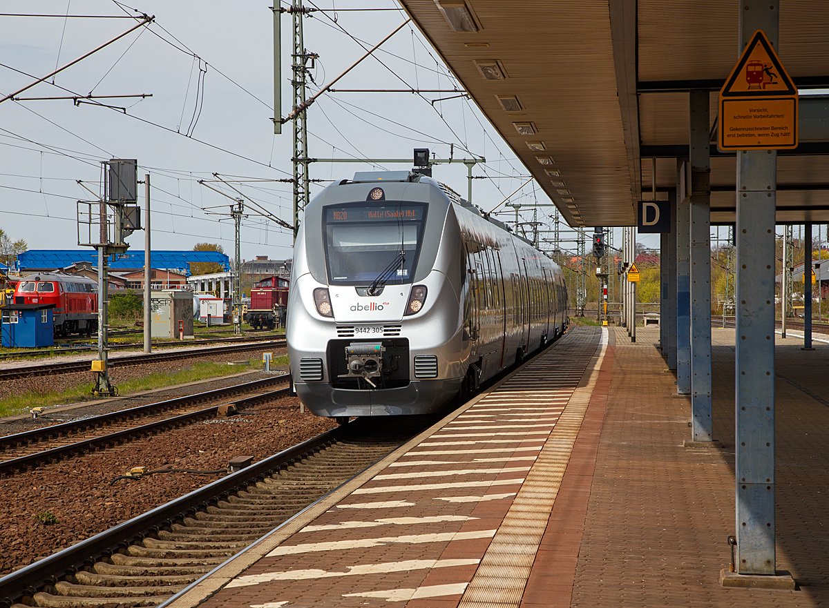 
Ein fünfteiliger Bombardier Talent 2 der Abellio Rail Mitteldeutschland GmbH, der 9442 305 (94 80 9442 305-0), erreicht, als RB 20 nach Halle (Saale) Hbf, am 30.04.2016 den Bahnhof Gotha.