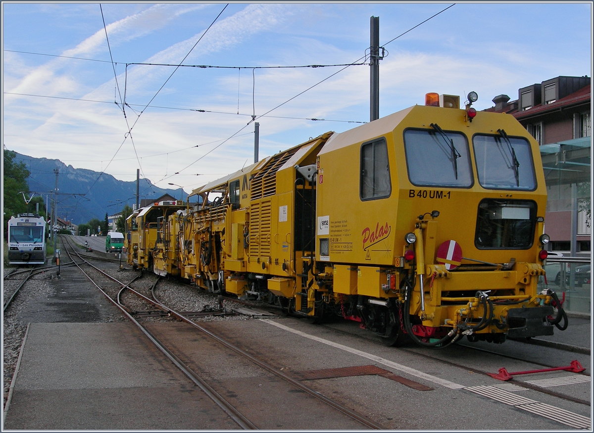 Ein paar Bilder f�r Armin: in Blonay warten der B40 UM-1 und R21RD-1 auf den Abend, um Gleisbauarbeiten erledigen zu k�nnen. 
3. August 2016