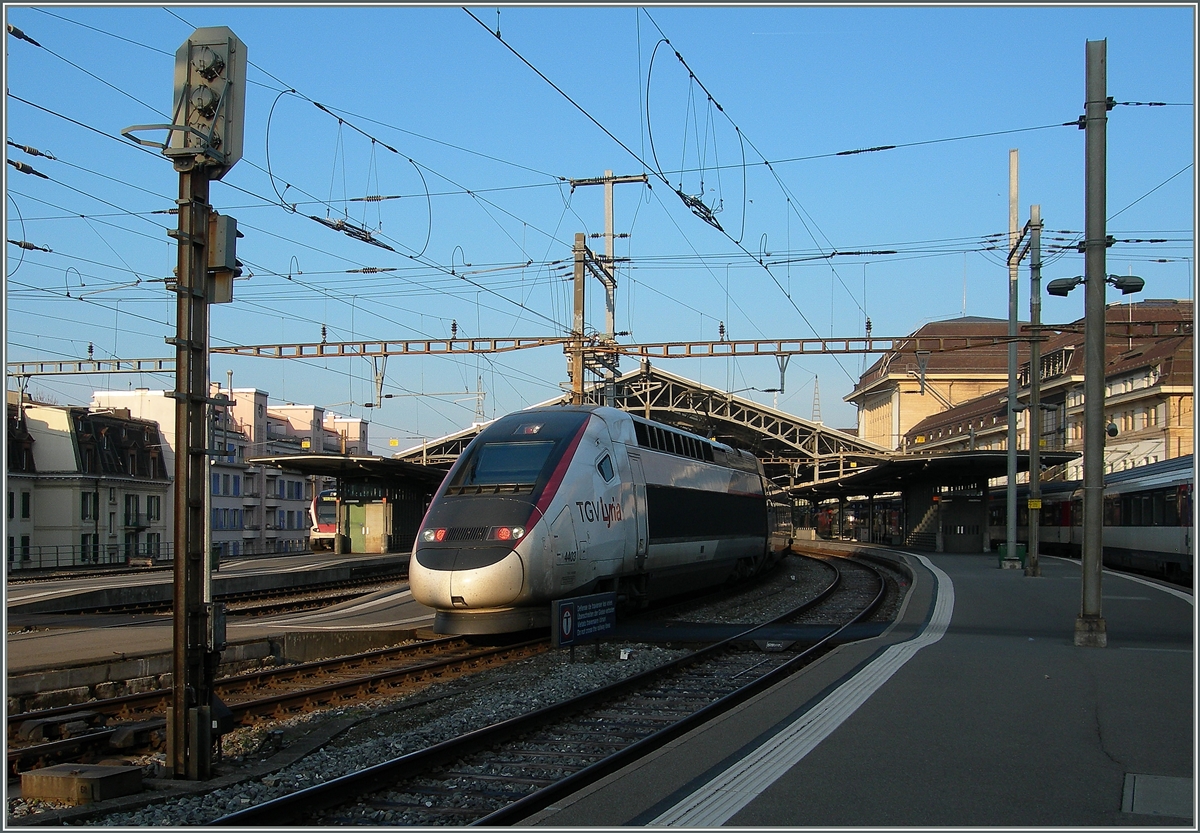 Ein TGV nach Paris verlässt Lausanne. 
27. Feb. 2016