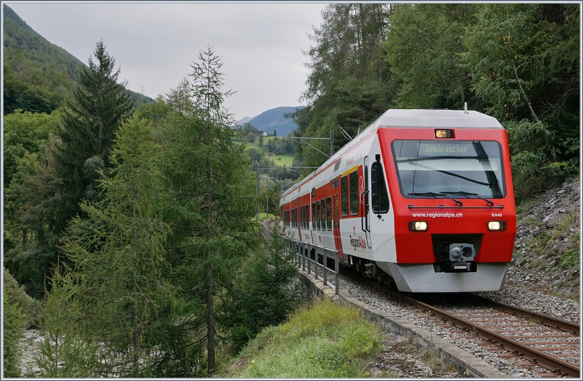 Ein TMR NINA erreicht als Regionalzug von Orsière nach Sembrancher in Kürze sein Ziel.
13. Sept. 2017