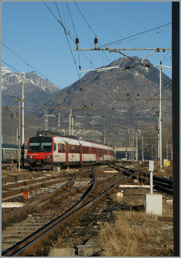 Ein  Walliser Domino als IR 2809 erreicht Domodossola. 
17. Dez. 2013