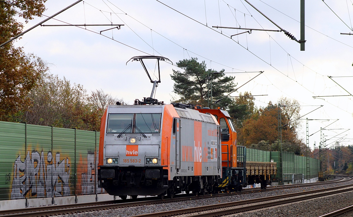 Eine Lok die man im Norden nie erwartet hätte....HVLE 185 583-2 mit Northrail G322 i.E bei TXL in Padborg/DK 322 220 124 (ex DSB MK 605) hier bei der Durchfahrt in Owschlag festgehalten. 01.11.2021
