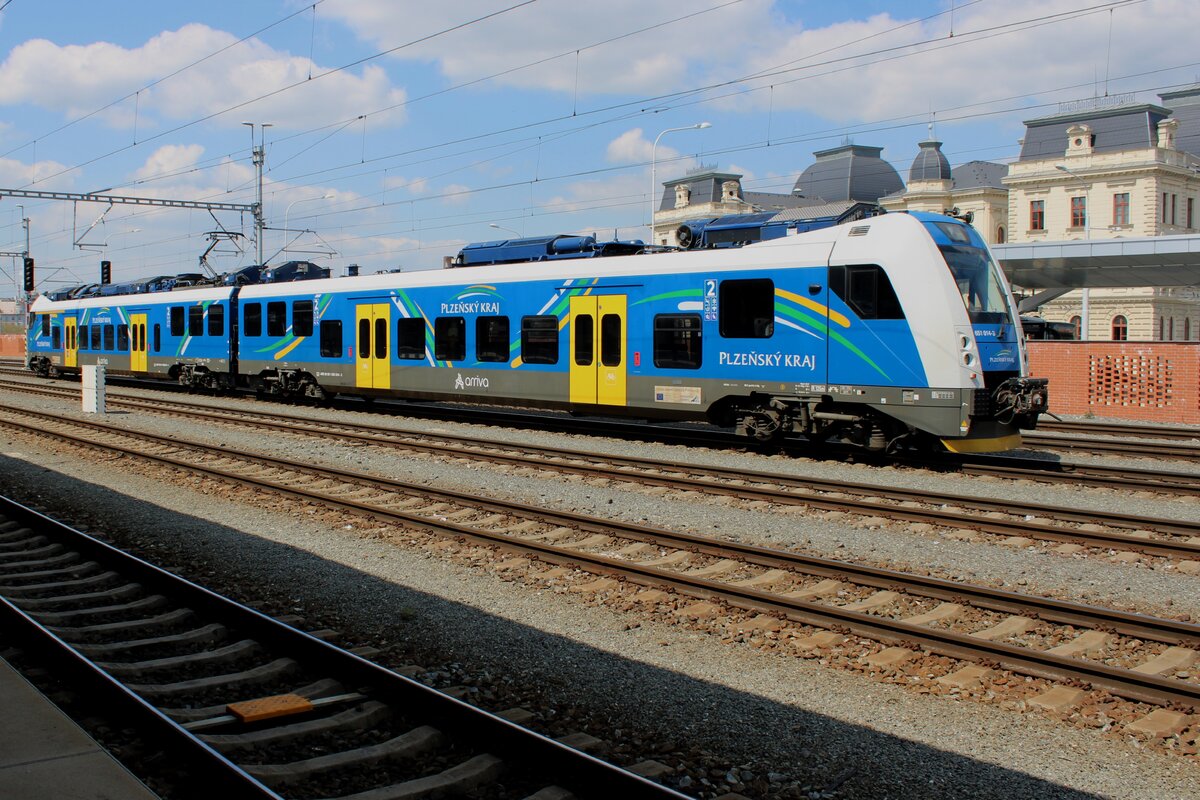 Einst CD, jetzt Arriva Vlaky: 650 011 steht am 12 Mai 2024 abgestellt in Plzen hl.n.