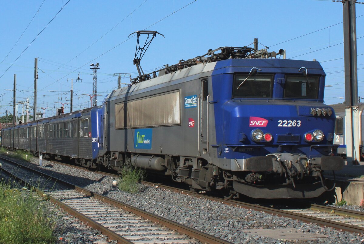 Einst vor die hochstwertige Züge eingesetzt, kommt in Frankreich leider das zeitalter der Reihe 22200 zum Ende und am 24 Juni 2024 wird vom Bahnsteig in STrasbourg 22263 mit deren TER nach Selestat aufgenommen. 