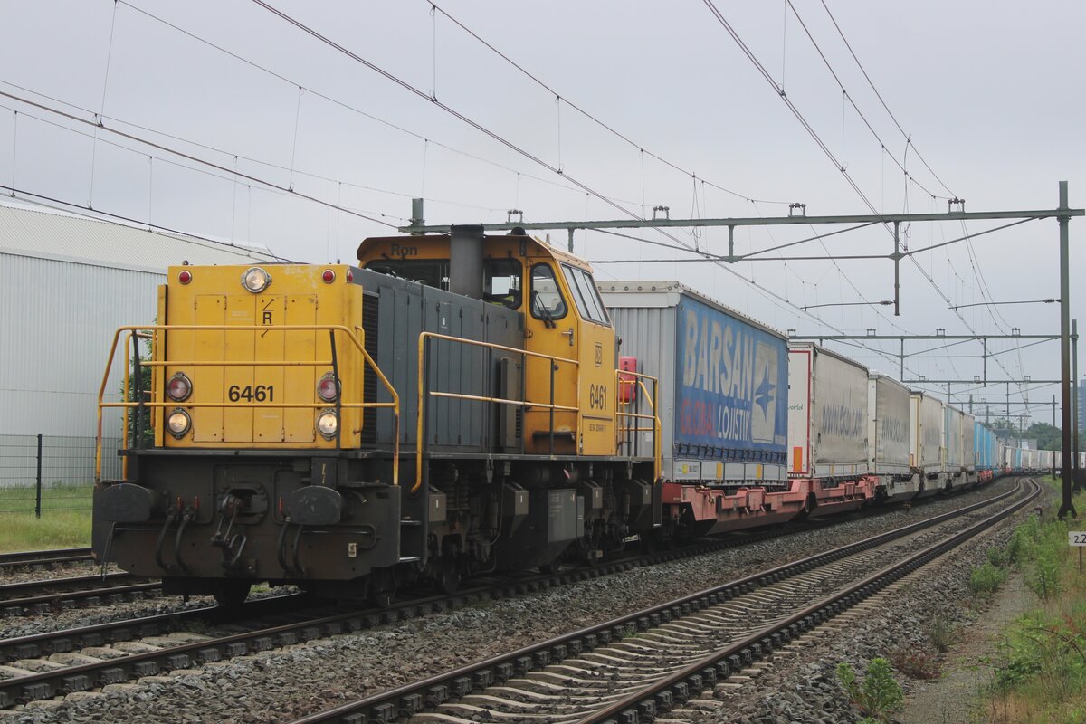 Ekol-KLV mit 6461 an der Spitze durchfahrt am ganz grauen 25.Mai 2024 Blerick auf den Weg nach Gekkengraaf.