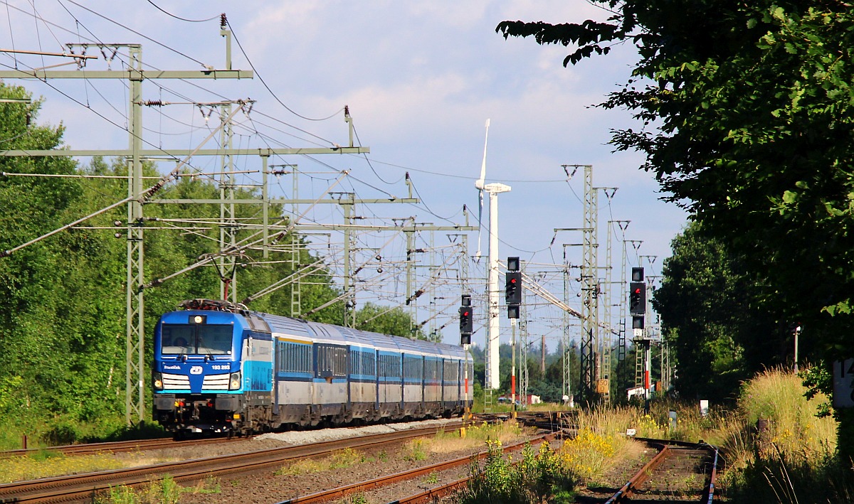 ELL/CD 193 293-8, REV/MMAL/20.07.17 mit dem EC 175 nach Prag aufgenommen bei der Durchfahrt in Jübek am 02.07.1970