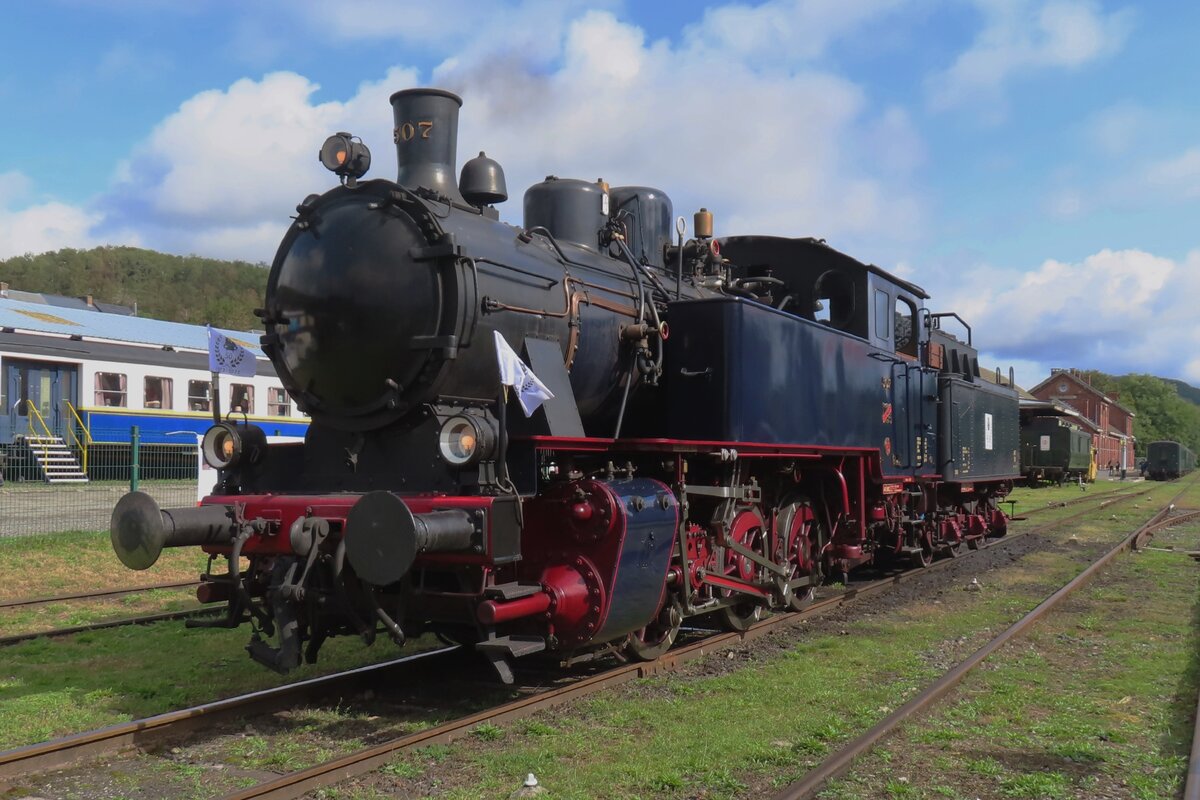 ENERGIE 507 steht am 23 September 2023 w�hrend das 50.Jahresjubil�um der CFV3V in Treignes und geniesst die Sonne.