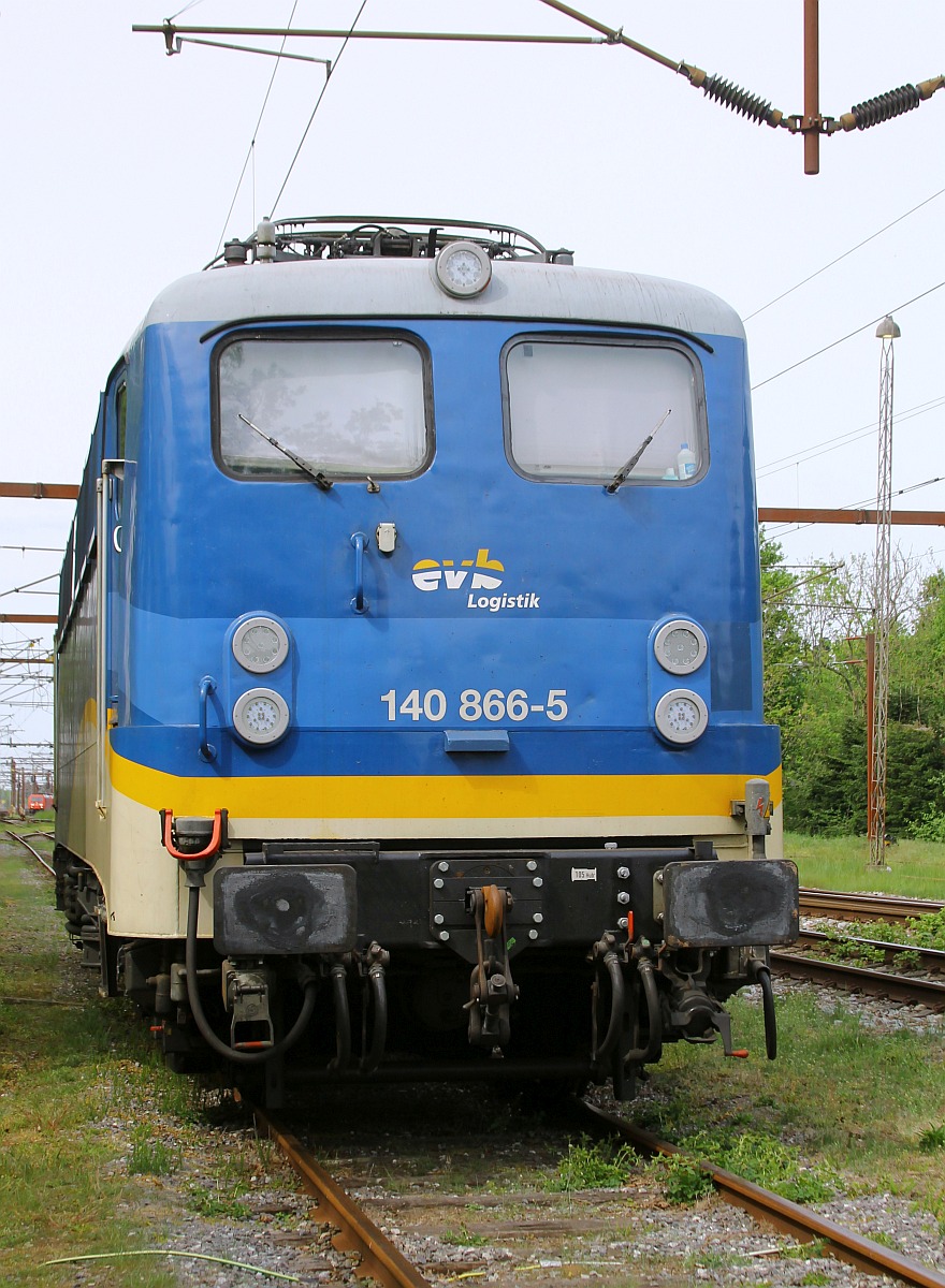 evb 140 866 wartet auf die R�ckleistung vor BLG Autoleerzug gen S�den Pattburg/DK 20.05.2022