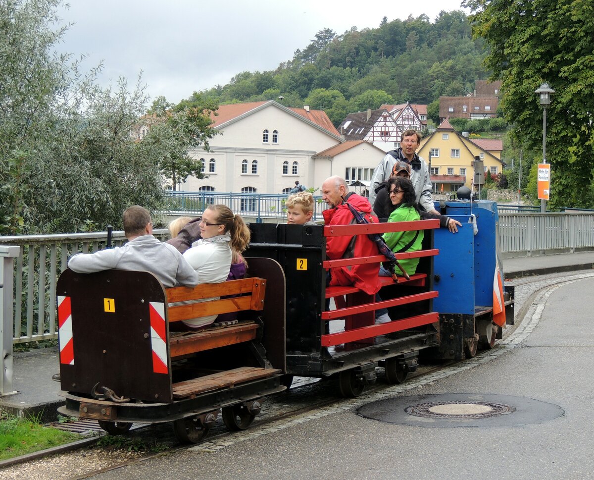 Feldbahn  Mathilda von Stoi  Nr 661 in Rechtenstein am 14.09.2013. Rechtenstein liegt am Südrand der Schwäbischen Alb an der Donautalbahn zwischen Sigmaringen und Ulm.
Vor dem Bahnhof befindet sich eine ca. 700 m lange 60 cm Schmalspur Feldbahn zwischen dem Bahnhof und dem früheren Holzstoffwerk; heute Waserkraftwerk.
Am autofreien Samstag am 14.09.2013 war die Feldbahn im Personenbetrieb. Die Fahrzeuge sind in Privatbesitz.