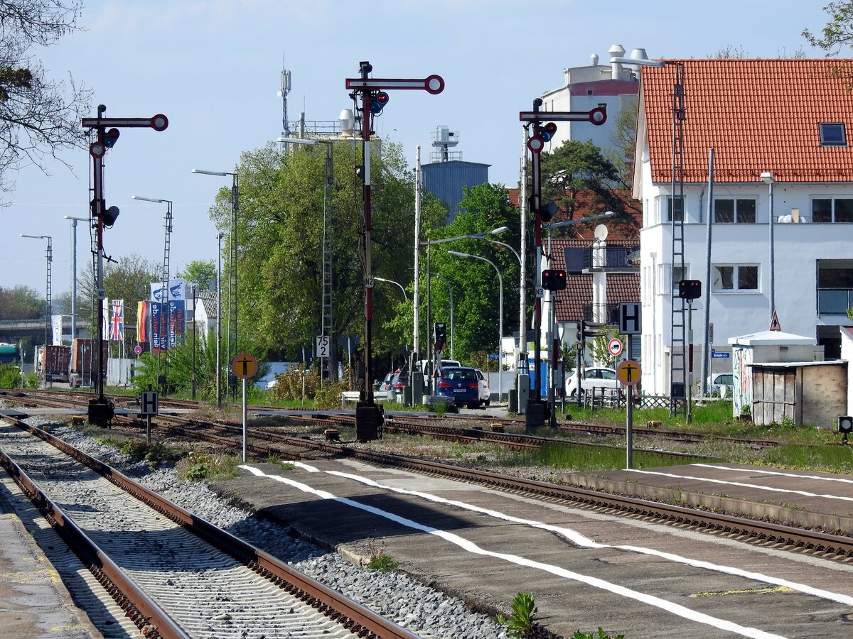 Formsignale in Senden Illertalbahn am 01.05.2019, kurz vor dem Umbau. Heute ist der gesamte Bereich mit Lichtsignalen ausgestattet.