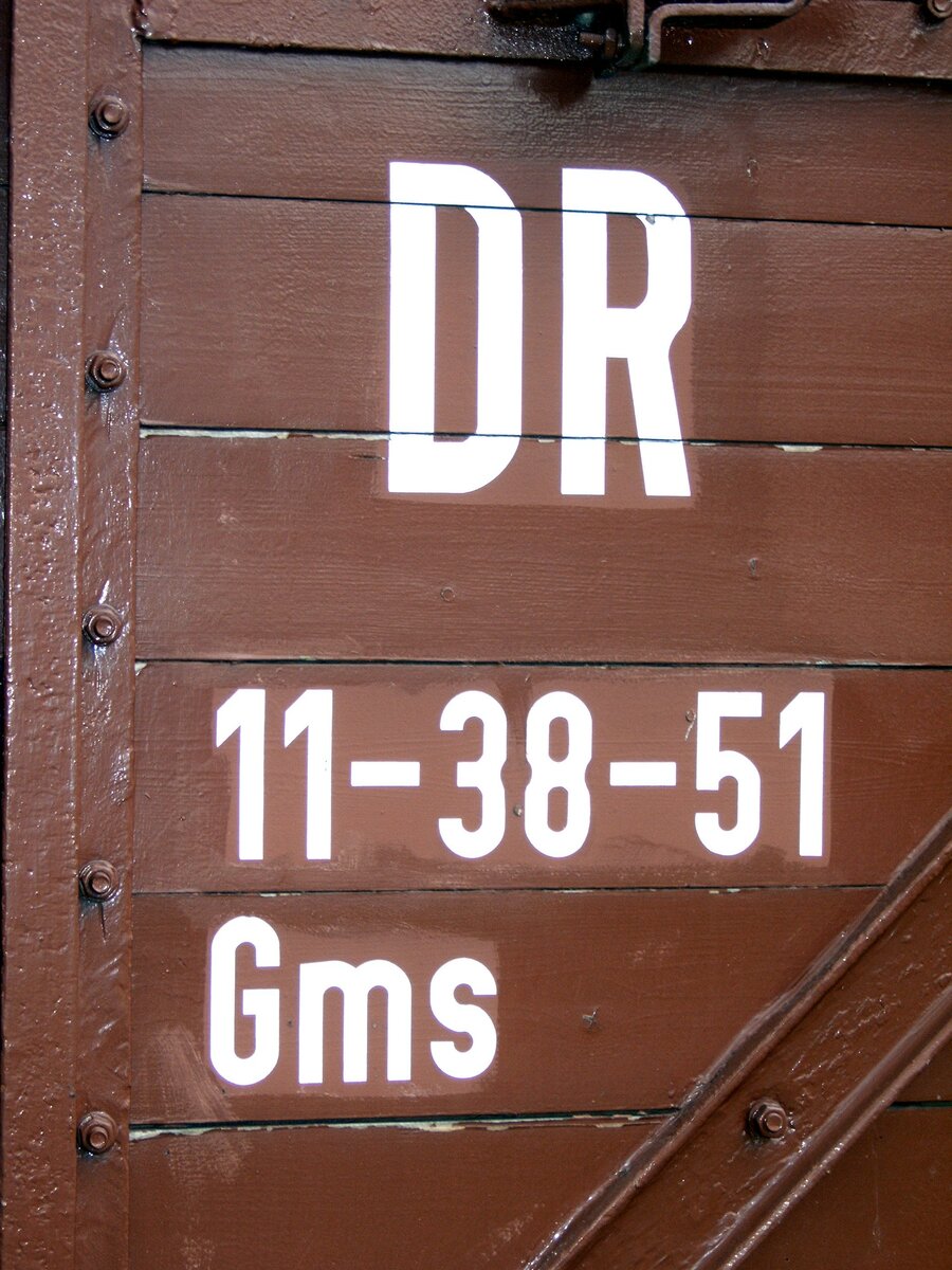 Gedeckter Güterwagen Gms Bauart Oppeln im Eisenbahnmuseum Vienenburg am 03.05.2005.