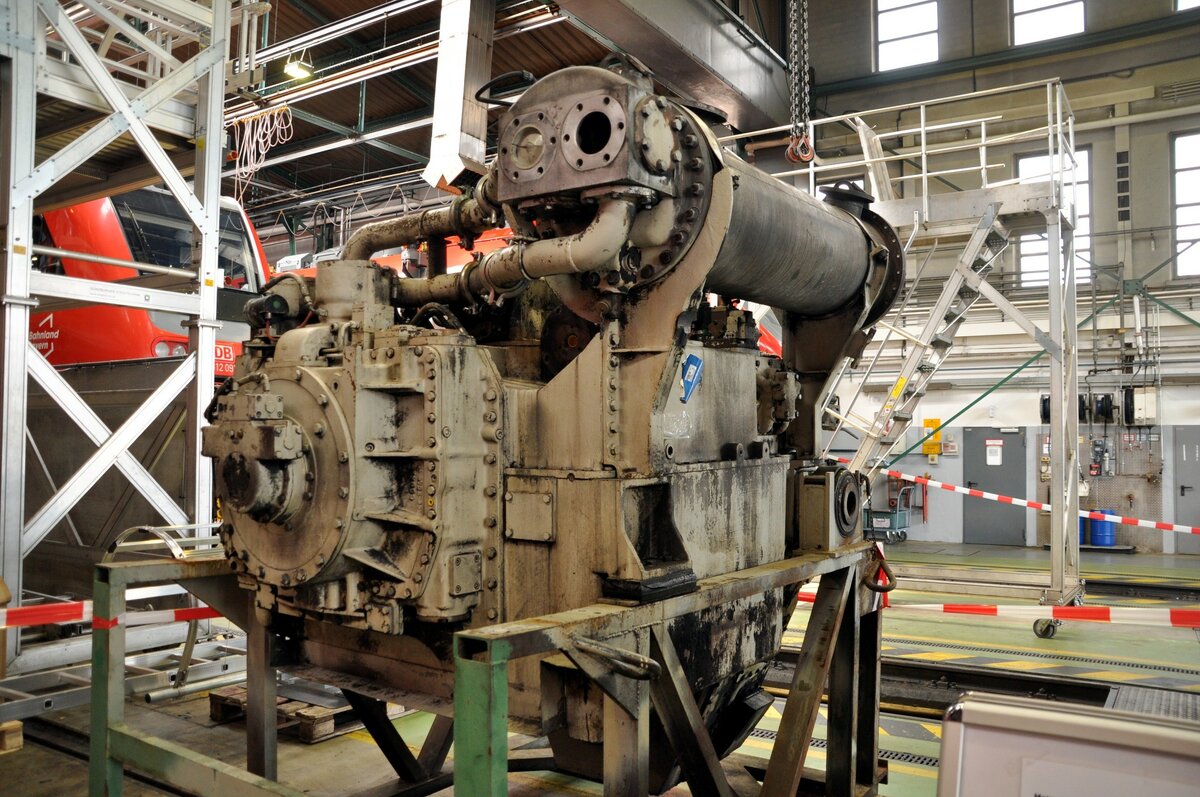Getriebe einer BR 218 in der Werkstatthalle am Tag der offenen T�r im Bw Kempten am 22.04.2023.