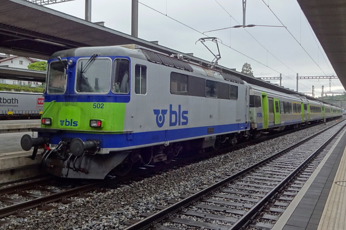 Grau und tr�b war 28 Mai 2019 in Spiuez wann BLS 502 mit der ex-Swiss-Express als RB aus Interlaken Ost nach Zweisimmen eintraf.