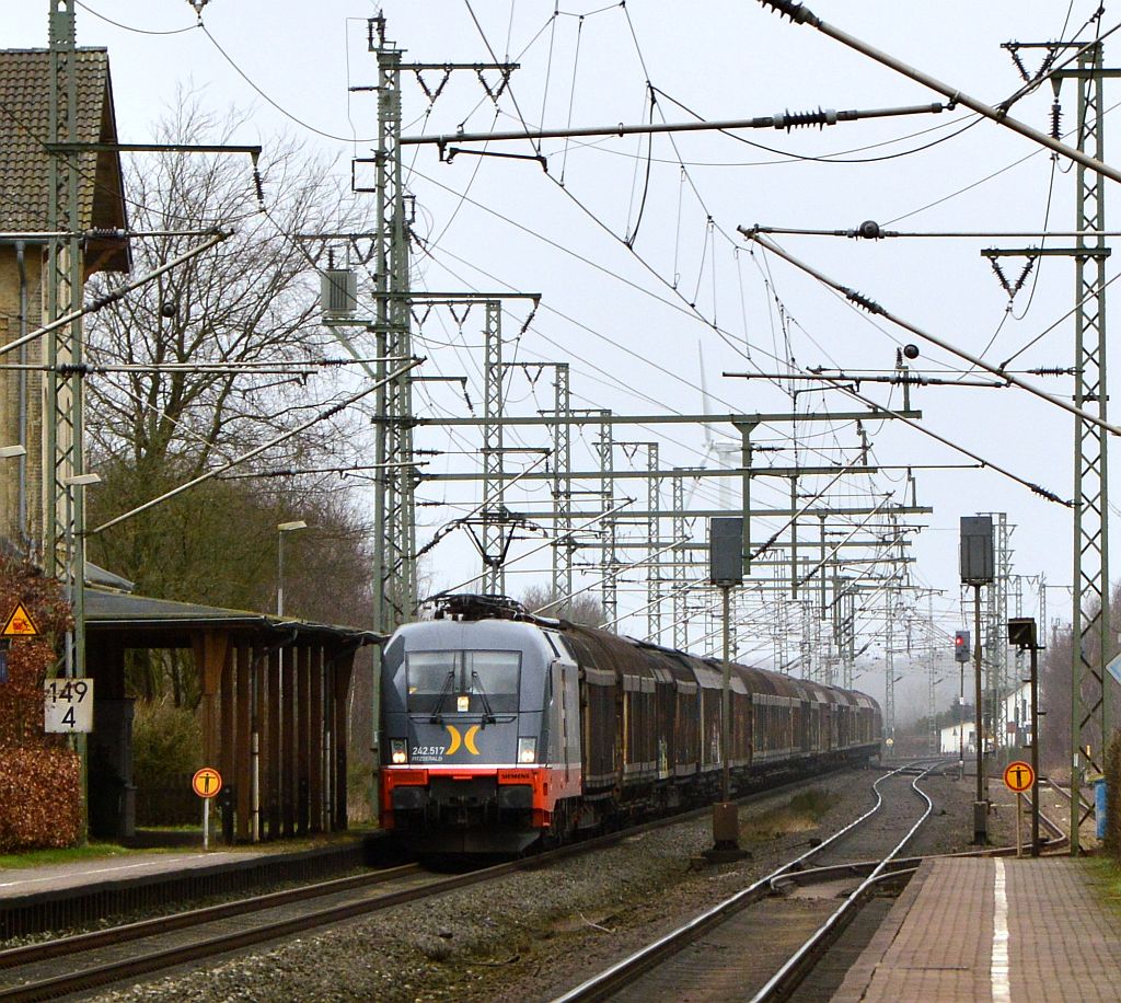 Hectorrail 182 517-3 oder 242.517  Fitzgerald  mit einem H-Wagen Ganzzug aufgenommen in Jübek. 01.02.2013