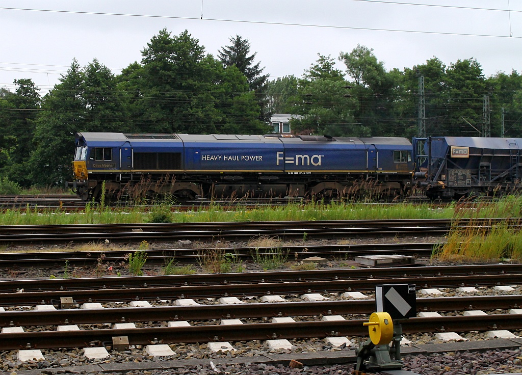 HHPI 29004  Dave Meehan /266 027-2 dieselt durch HH-Harburg. 14.07.2013