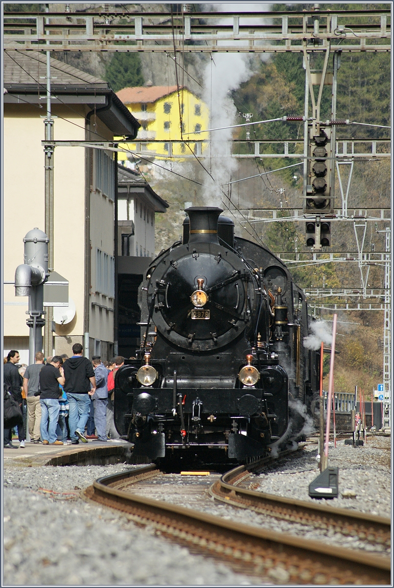 Hinter der mächtigen C 5/6 2978  versteckt  sich neben der C 5/6 2969 auch hoch die B 3/4 1367; soviel Dampf gab es in Göschenen schon lange nicht mehr.
21. Okt. 2017