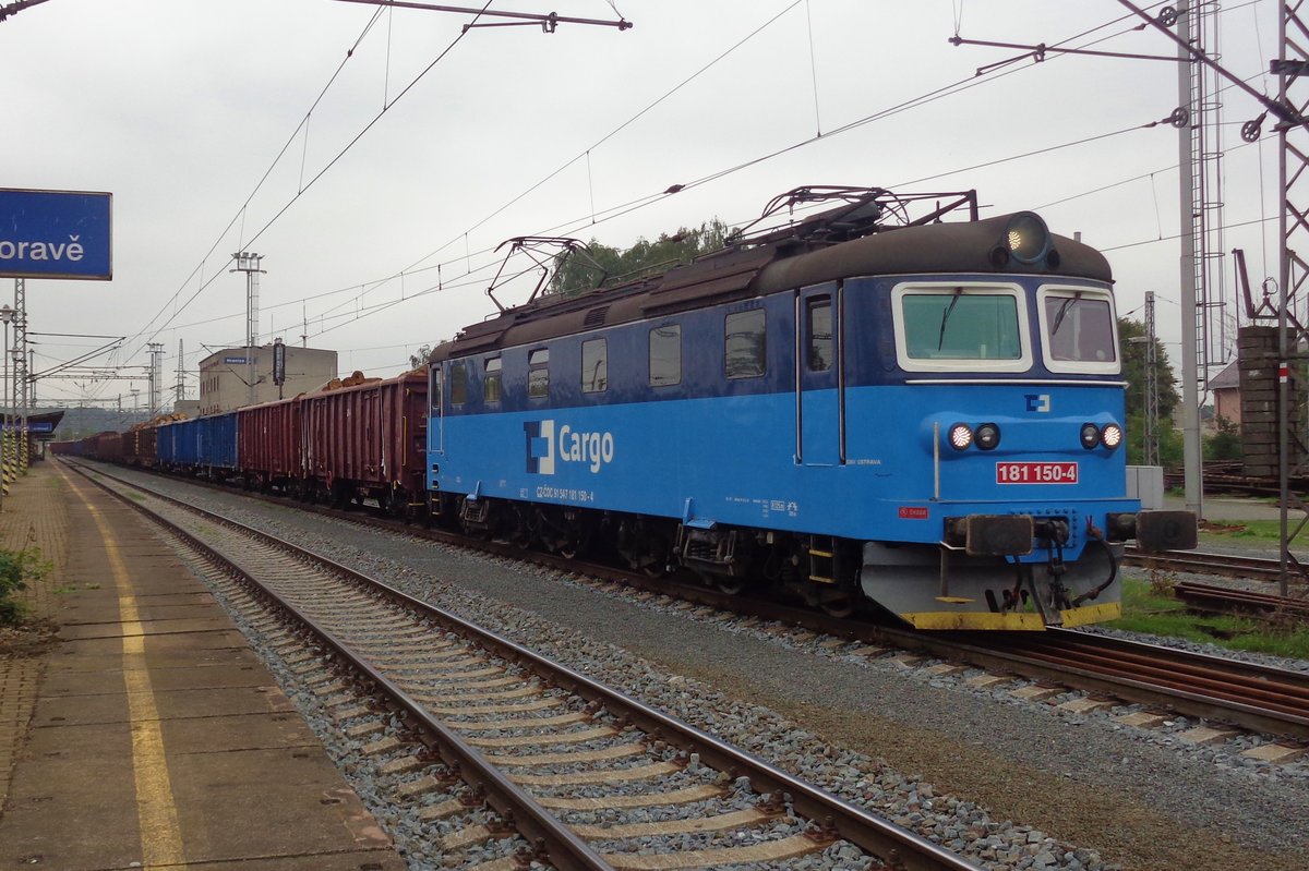 Holzzug mit 181 150 durchfahrt leise Hranice nad Morave am 14 September 2018. 