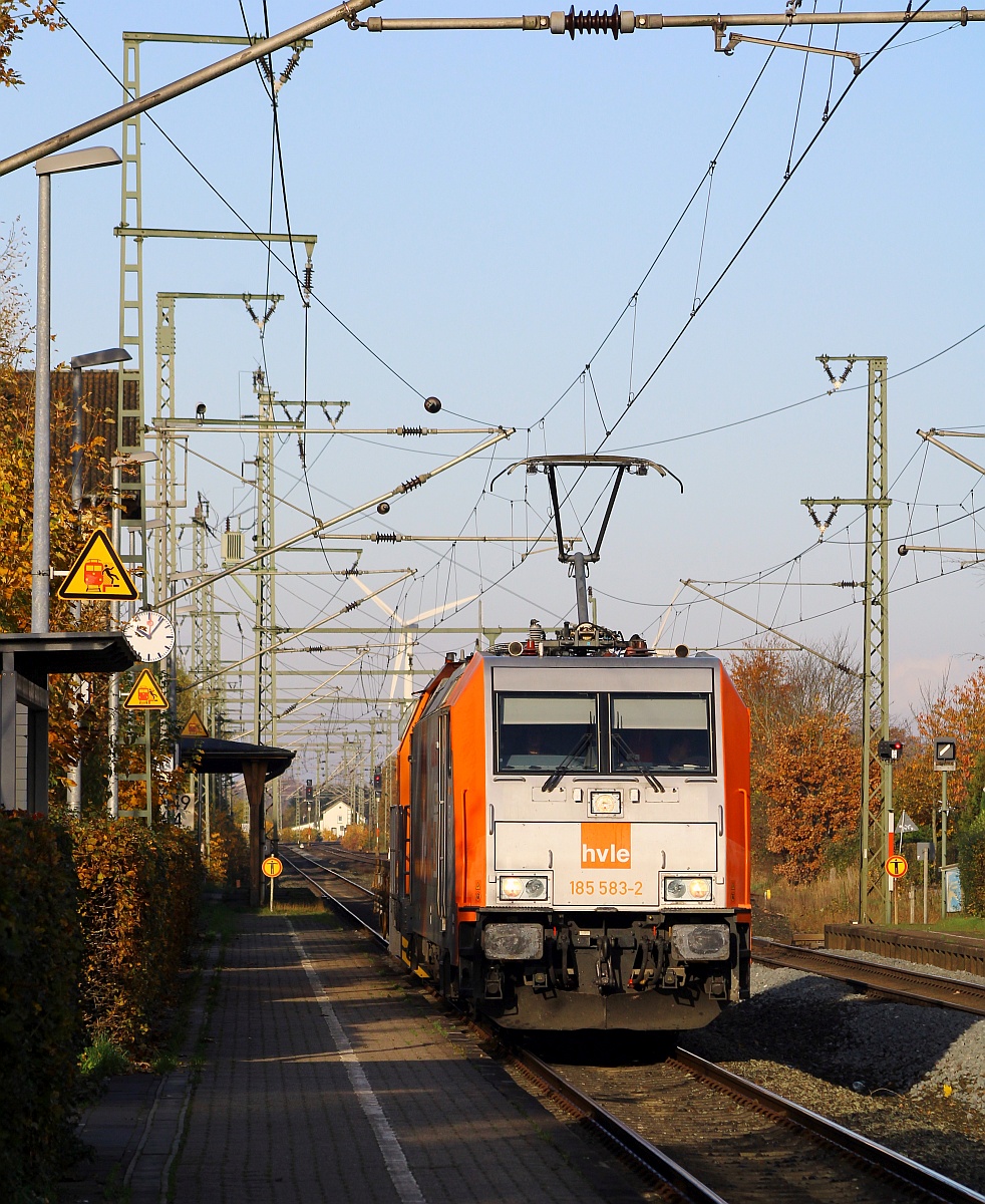 HVLE 185 583-2 mit Northrail MaK G322 i.E bei TXL in Padborg/DK 322 220 130 (ex DSB MK 611) hier bei der Durchfahrt in J�bek festgehalten. 02.11.2021 (10300)