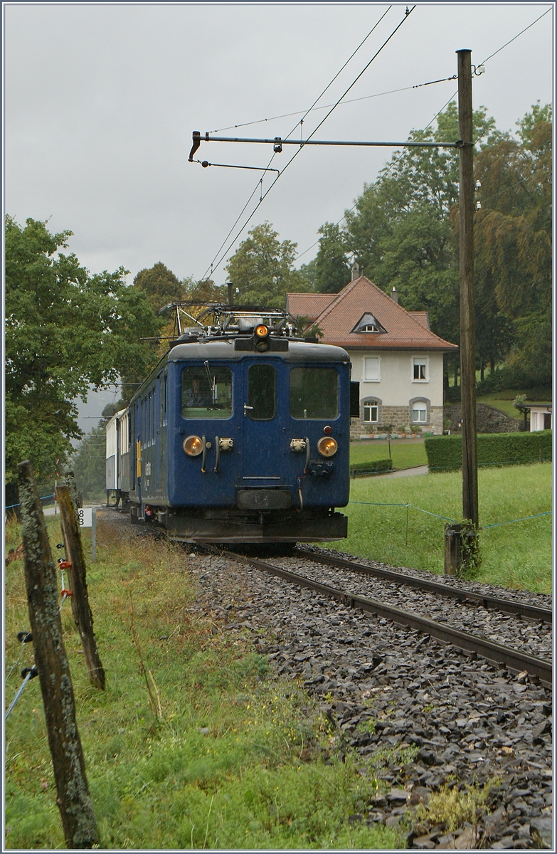  Il y a 50 ans... Le Blonay-Chamby  (50 Jahre Blonay Chamby Museumsbahn) - dazu gab es eine passende Fahrzeugparade mit Rollmaterial der Region: 
Den Anfang machte der MOB BDe 4/4 3004.
Bei Chaulin, den 17. Sept. 2016