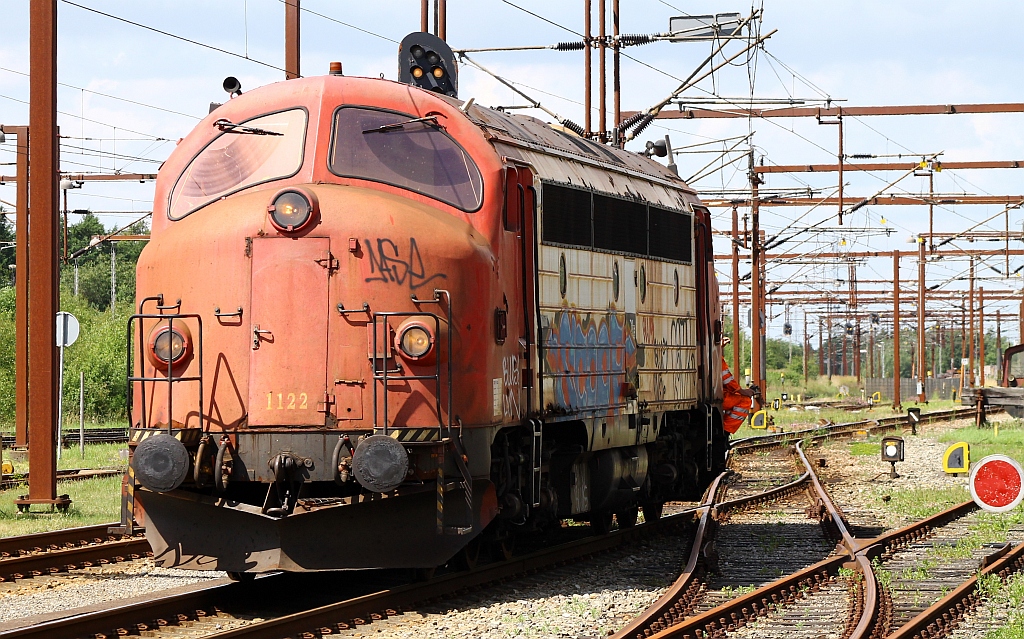 Im Inneren ist diese Lok auf dem neusten Stand äusserlich allerdings sieht man ihr die 57 Jahre definitv an(Indienststellung 10.1956). Padborg 02.07.2013