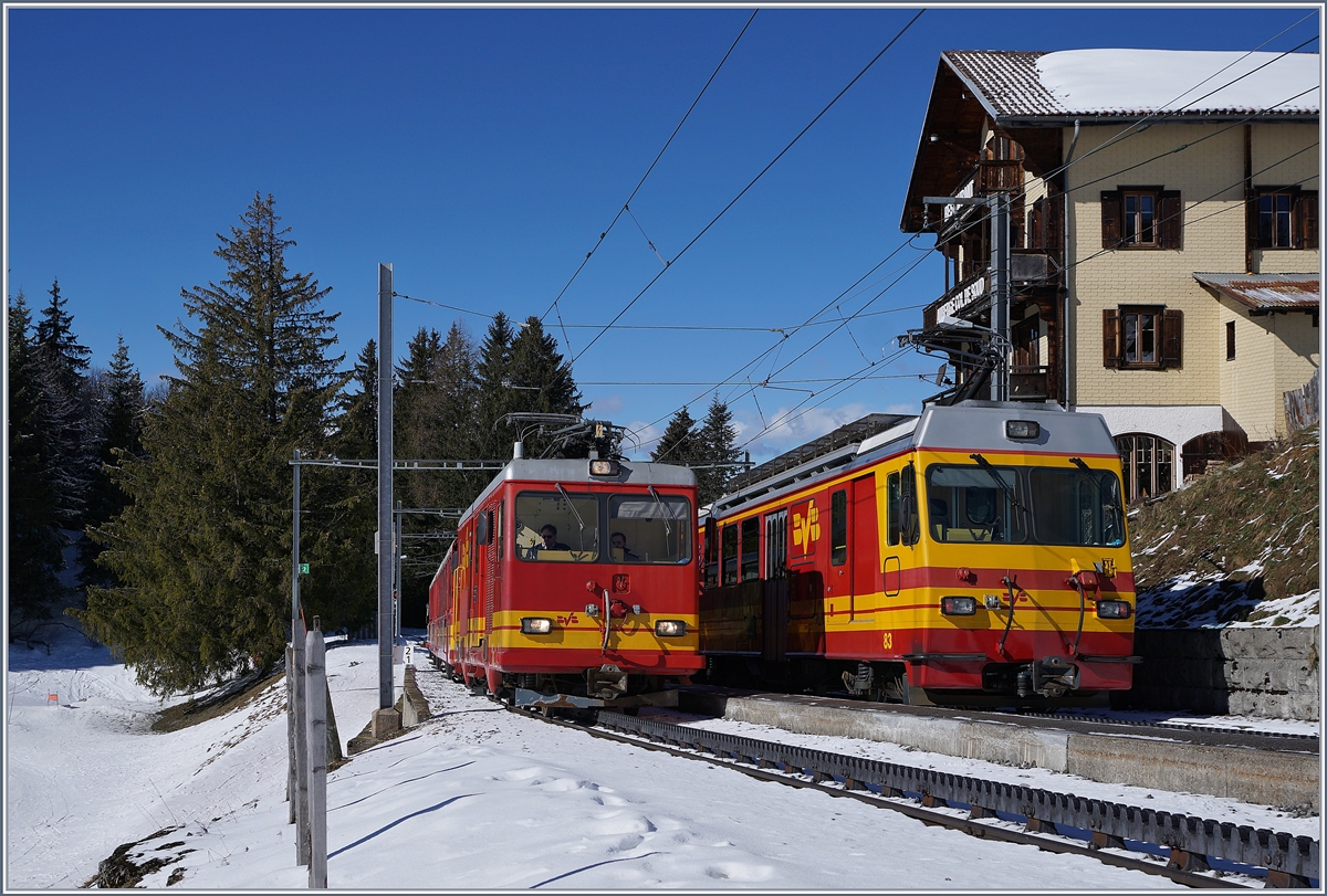 In Col-de-Soud kreuzen sich die HGe 4/4 31 (Bergfahrt) und der BDeh 4/4 83 (Talfahrt).

5. M�rz 2019