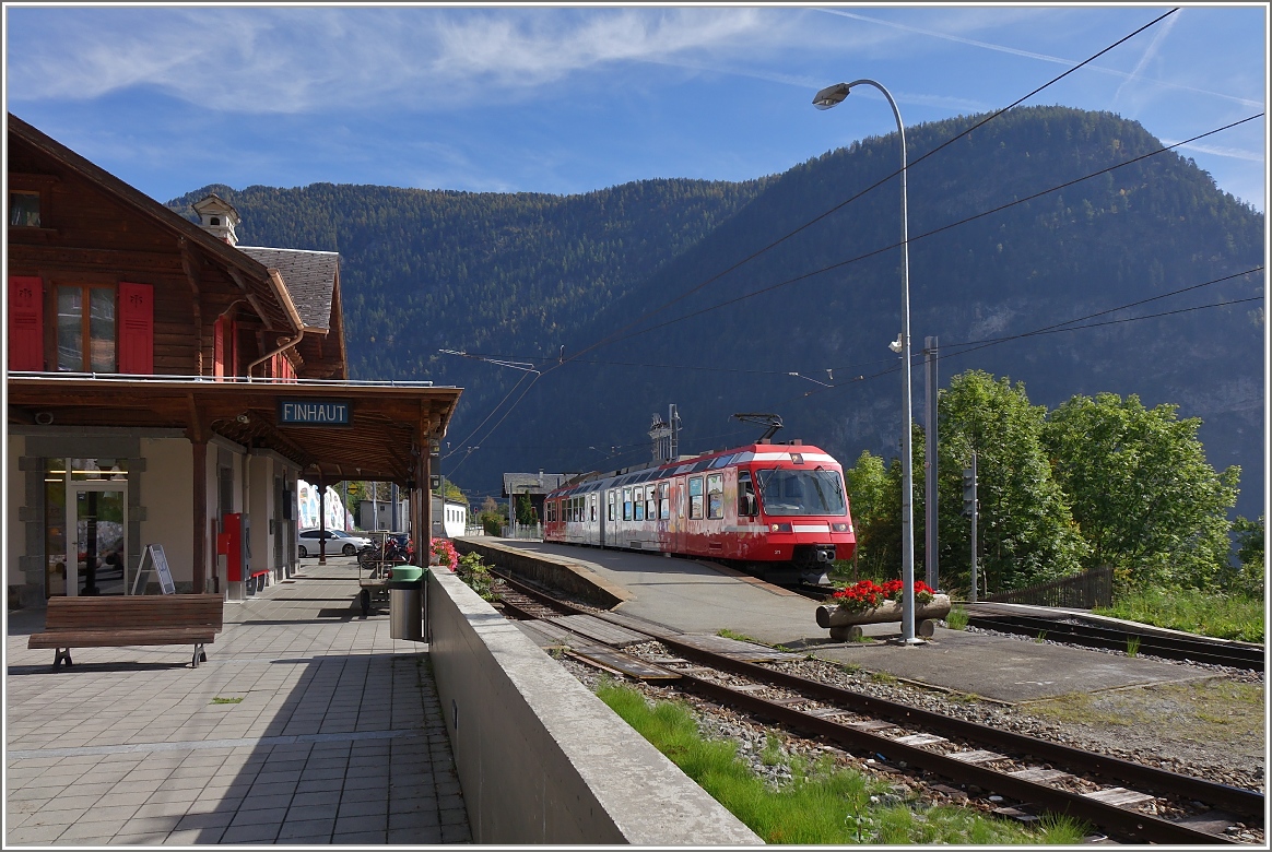 In Finhaut wartet ein Regionalzug auf die Abfahrt.
(03.10.2014)