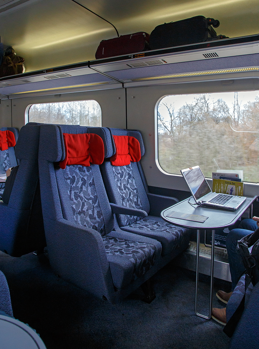 Innenansicht in der 2. Klasse einer DSB Gumminasen bzw. DSB IC 3  (MFA 5082  / FF 5482 / MFB 5282  „Abel Schrøder“ ), hier am 19.03.2019 in Hamburg.