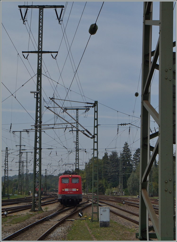 Ja was kommt den da aus dem dunklen Mastenwald?
(Singen, 11.9.15)
