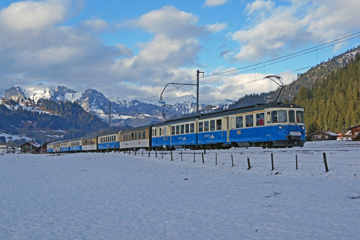 JAHRESRUECKBLICK 2014
von Walter Ruetsch
JANUAR
MOB: ABDe 8/8 4001  SCWEIZ  mit 7 Wagen als Sonderzug bei Blankenburg am 2. Januar 2014.