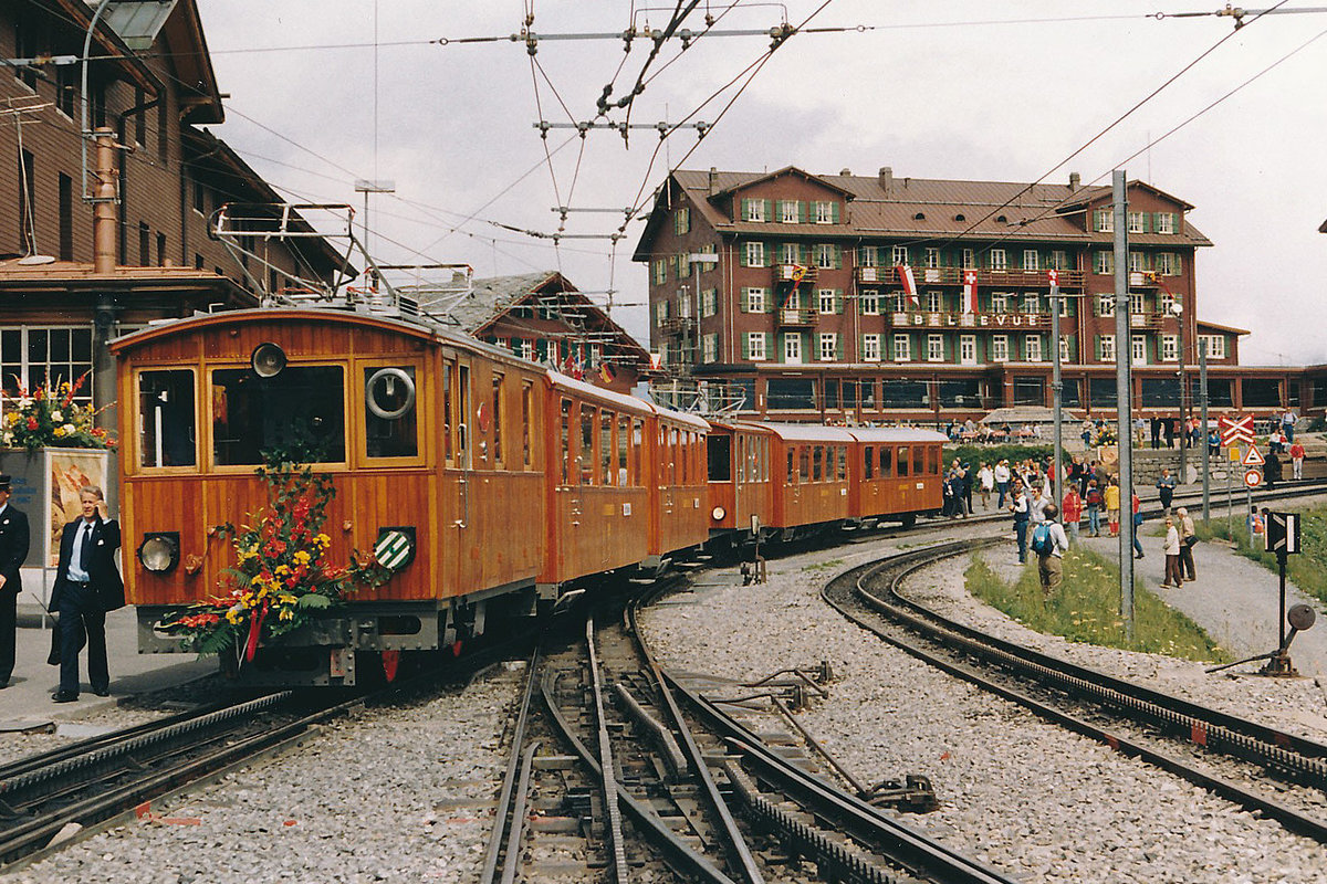 JB: Grosser Bahnhof Kleine Scheidegg anfangs der 80er-Jahre.
Foto: Walter Ruetsch 