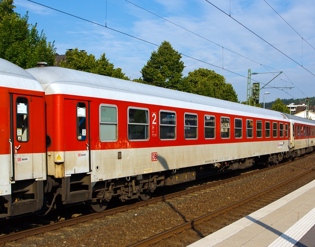 Klimatisierter 2. Klasse Liegewagen Bvcmz 248.1 der DB (D-DB 61 80 50-71 109-1) hier am 23.08.2013 im DB Autozug AZ 1356 bei der Durchfahrt im Bahnhof Kirchen/Sieg.

Technische Daten:
L�nge �ber Puffer: 26.400 mm 
Wagenkastenl�nge: 26.100 mm 
Wagenkastenbreite: 2.825 mm 
H�he �ber Schienenoberkante: 4.050 mm 
Drehzapfenabstand: 19.000 mm 
Achsstand: 21.500 mm 
Achsstand im Drehgestell: 2.500 mm 
H�chstgeschwindigkeit: 160 km/h 
Baujahr: 1996 
Hersteller: PFA Weiden 
Umgebaut aus Gattung: Bcom 243