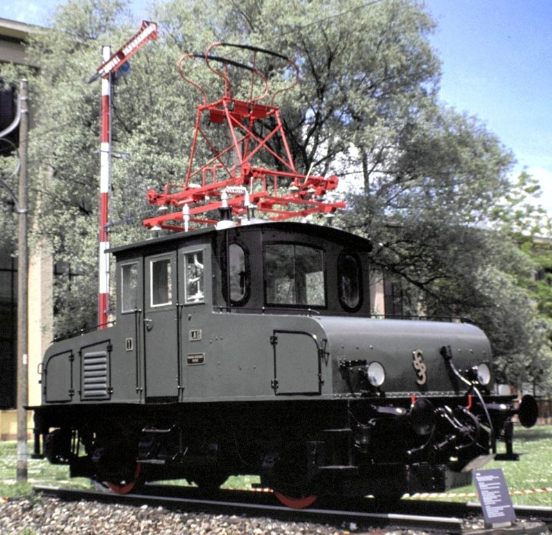 LAG 1 auf dem Denkmalsockel im AW M�nchen Freimann bei der Ausstellung 100 Jahre elektrische Lokomotiven am 25.05.1979 (Diascan).