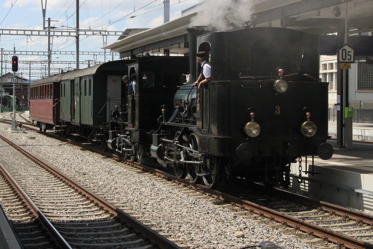 Lok-3  LANGNAU der DBB schiebt der Dampfpendelzug aus der Bahnhof von Konolfingen ins Depot am 18 Mai 2025.