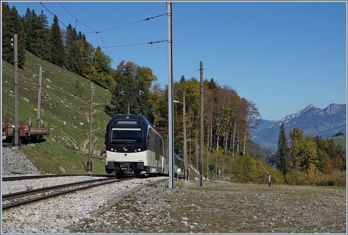  Mein  MOB Alpina Zug, der mich nach Les Cases brachte fährt Richtung Zweisimmen weiter.
11. Okt. 2017