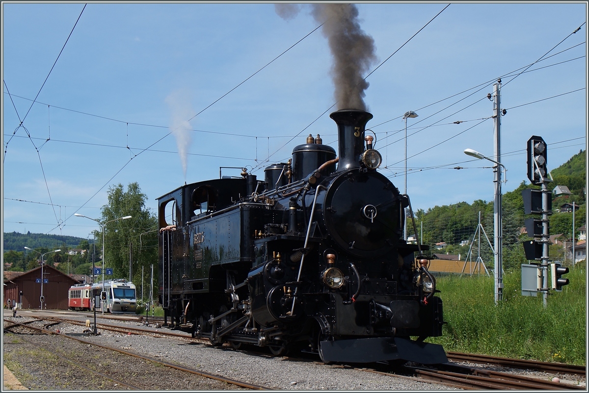 Mit einer Woche Verspätung infolge Erdrutsch, startet die Saison der Blonay -Chamby Bahn nun am Wochenende 9./10 Mai. 
Die B.F.D HG 3/4 N° 3 in Blonay. 
10. Mai 2015