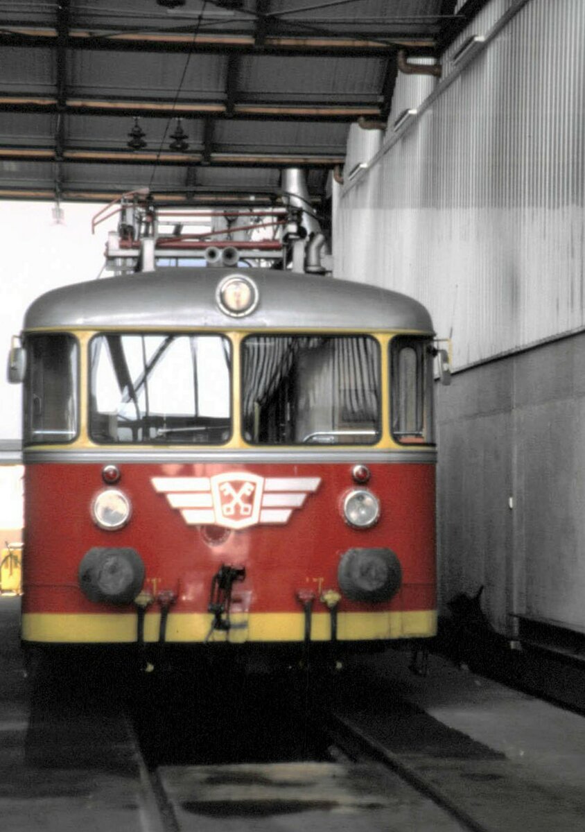 Montafon-Bludenz-Schruns Bahn (MBS) Turmtriebwagen X 10.903 in Schruns im M�rz 1989.