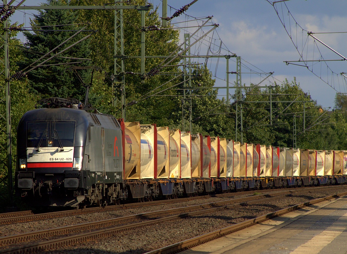MRCE/TXL 182 529-8 mit dem Zementzug von den Deuna Werken kommend aufgenommen bei der Durchfahrt in Schleswig. Gruß an den Tf! Schleswig 20.08.2013