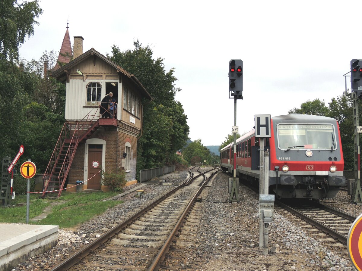 Museums-Stellwerk in Schelklingen Typ Bruchsal G am 14.09.2013. Und einfahrender 628 552.