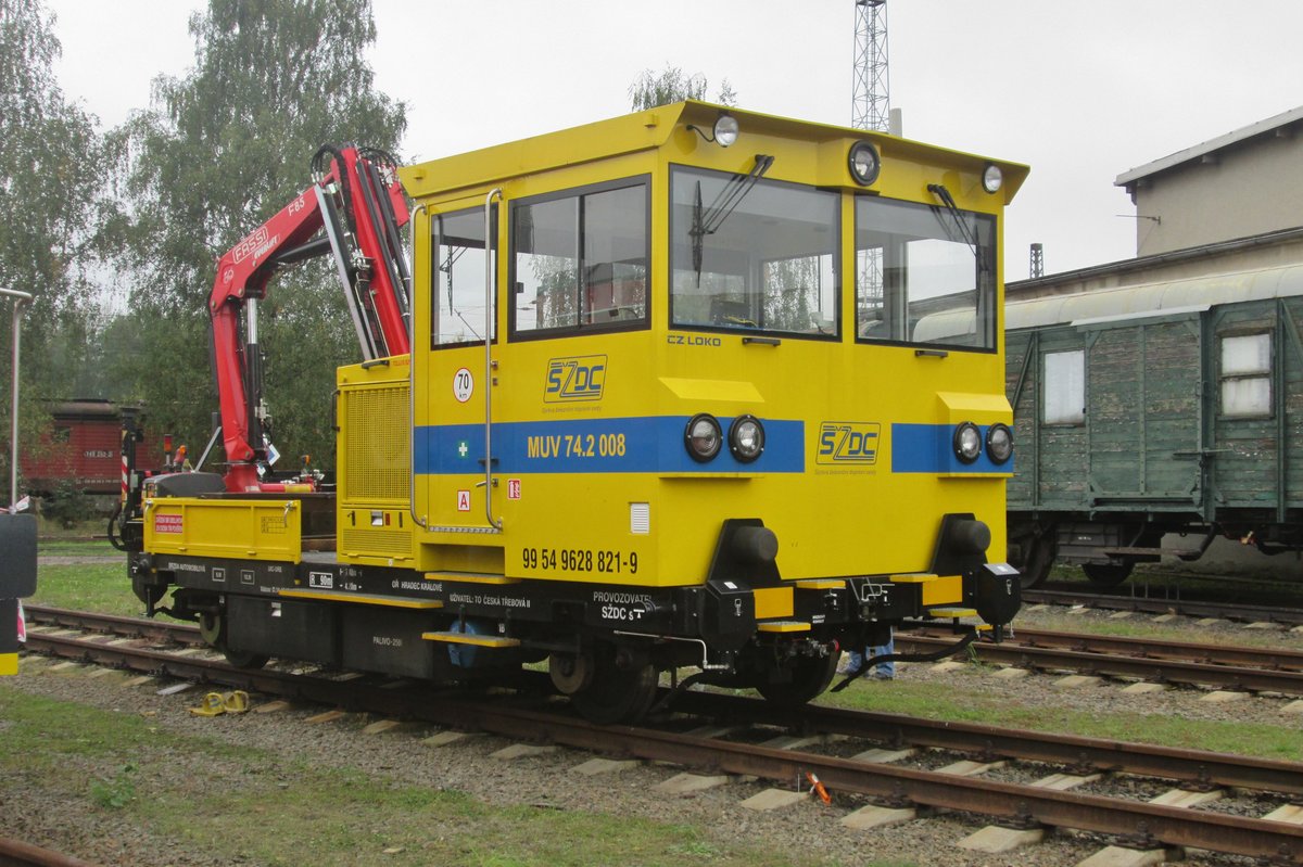 MUV 74.2008 steht ins Bw Ceske Trebova am 24 September 2017.