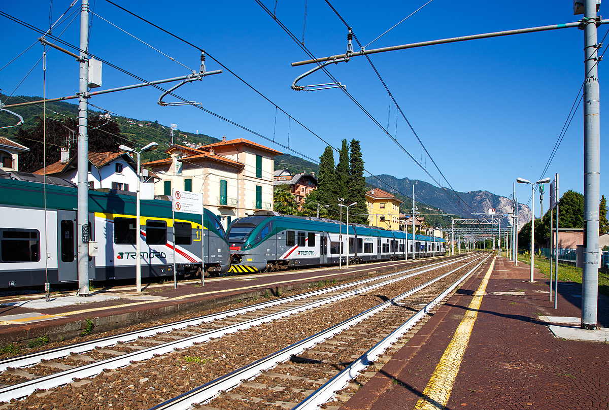 
Nachdem die zwei gekuppelten ETR 425 der Trenord (ETR 425 023 und ETR 425 060) am 22.06.2016 versp�tetet den Bahnhof von Stresa erreicht haben, m�ssen sie hier nun den EC 32 nach Geneve durchlassen, bevor sie die Reise nach Domodossola fortsetzen k�nnen.