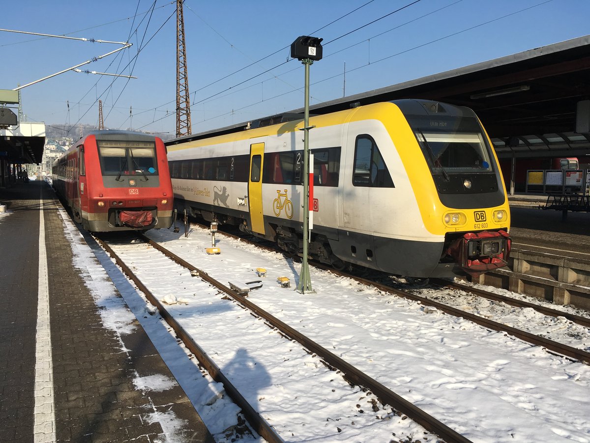 Neige - Triebwagen unter sich:
Die beide in Ulm beheimateten Triebwagen der Br 611 und 612 am 23.01.17 in Ulm.

Der ältere 611 007 mit Standart Verkehrsrot Lackierung wo in wenigen Minuten seine Fahrt auf einer  Stamstrecke  der 611er nach Basel beginnen wird.

Der neuere 612 103 mit der neuen Landesdesign Lackierung von Baden - Würtemberg.