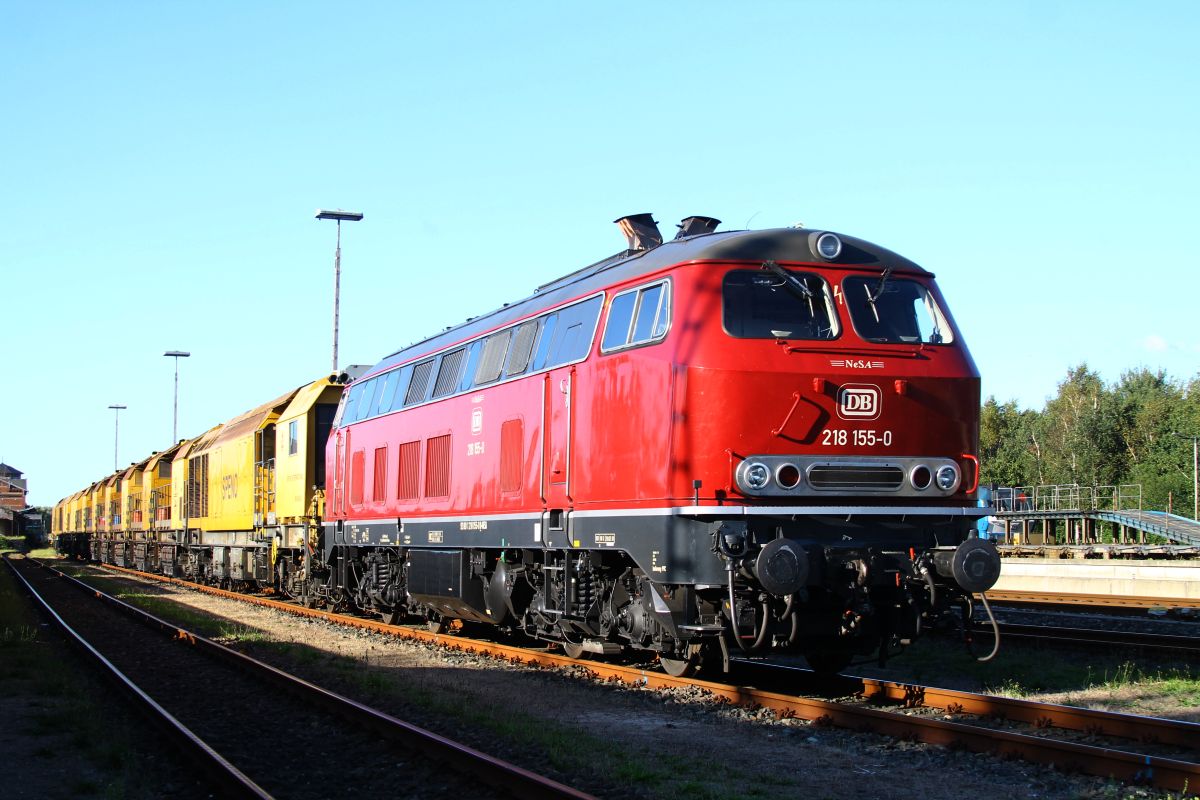 NeSA 218 155 bespannt einen SPENO Schleifzug, abgestellt in Nieb�ll Gbf 06.09.2025