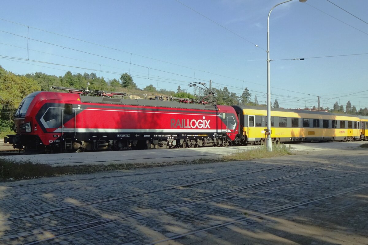 Niederl�nder in Tsjechien: RFO 193 627 (aus Rotterdam) ist bis Ende September 2020 untervermietet an das Tschechischen RegioJet und steht hier am 21 September 2020 mit RJ 1118 (Bohumin--Brno Kralove Polje �ber Prerov) in Brno Kralove Polje. Das Raillogix-Mark wurde von RFO �bernommen.