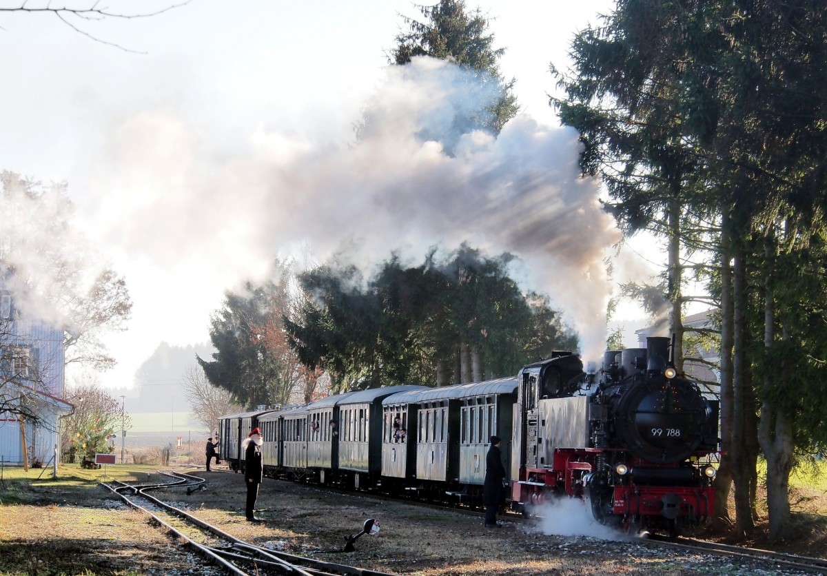 Nikolausdampf beim Öchsle, 99 788 in Maselheim am 06.12.2015.