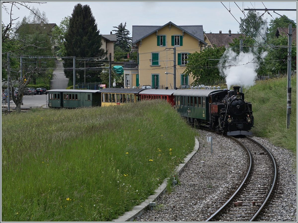 Noch ein letztes Bild, der von der HG 3/4 N° 3 geführte Riviera Belle Epoque kurz nach St-Légier auf der Fahrt nach Chaulin. 
16. Mai 2016