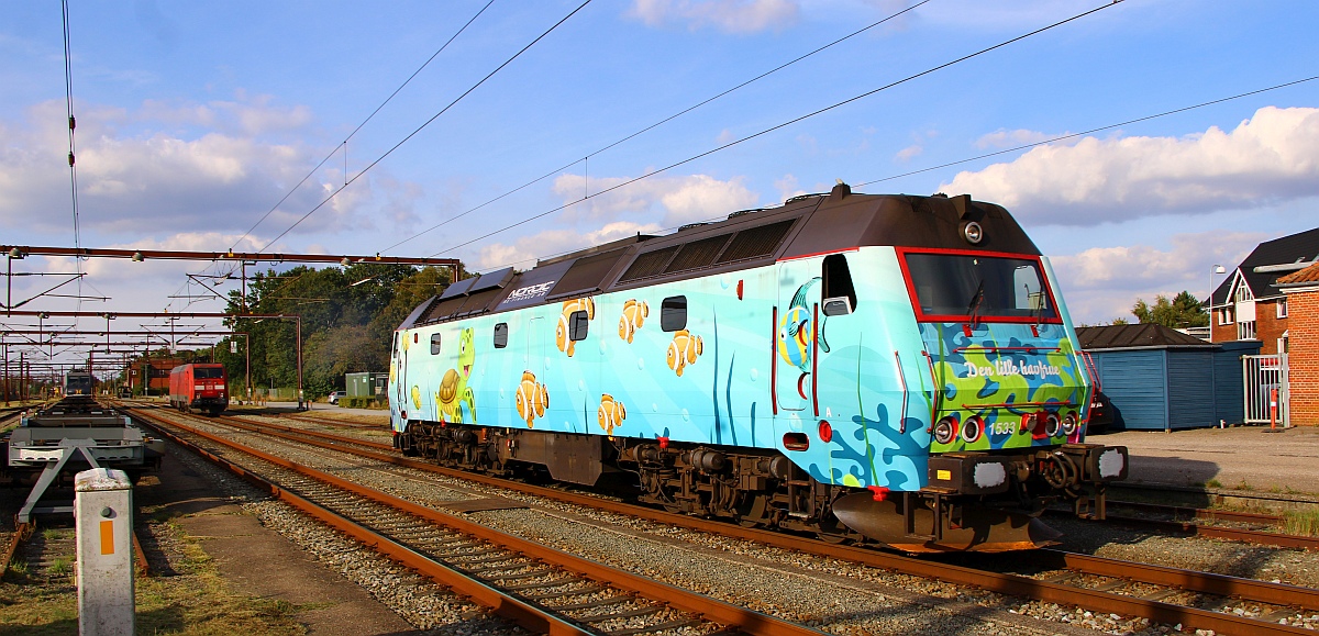 NORDIC RE-Finance Litra 1533  Den lille Havfrue  dieselt mit grollenden 20 Zylindern durch Pattburg. 22.09.2022